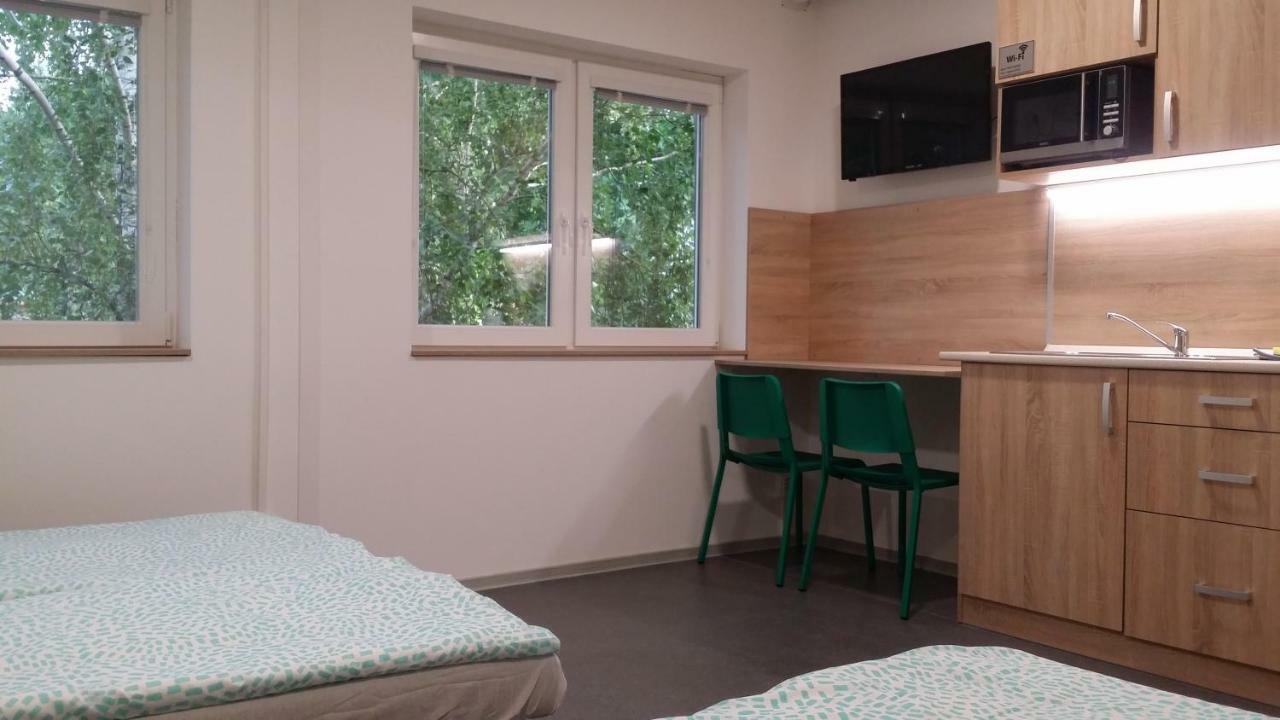 Hostel Delfin Štúrovo Buitenkant foto