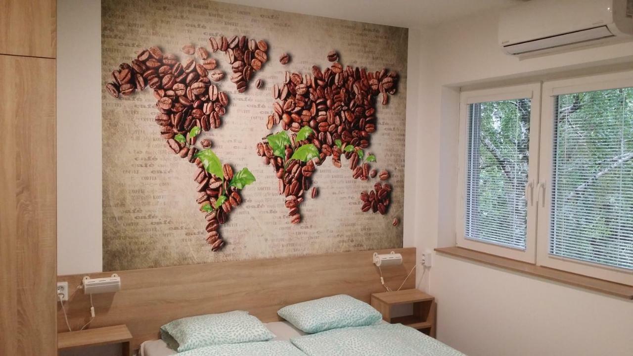 Hostel Delfin Štúrovo Buitenkant foto